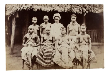 Ehefrauen von König Ja Ja, Nigeria, 1880er Jahre (Albuminabzug)